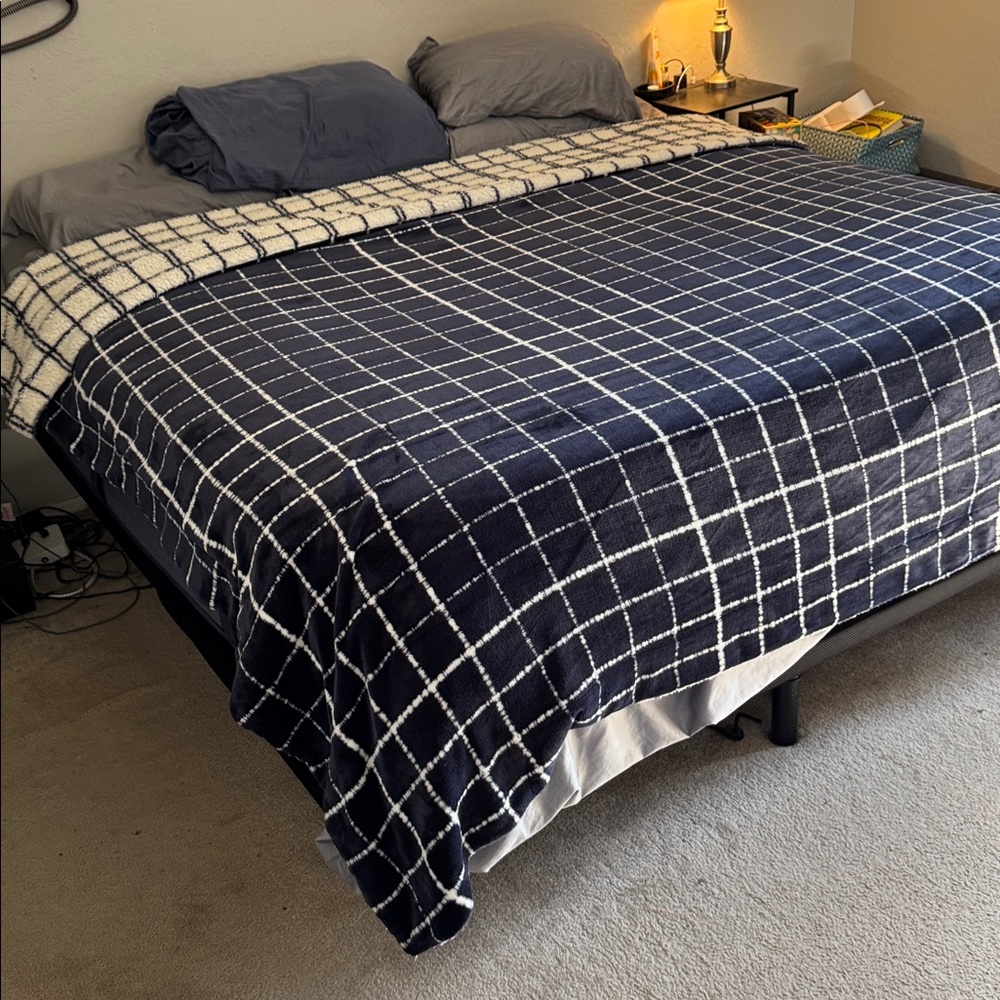 Life Comfort Sherpa Blanket – Queen Size Navy Blue Plaid Reversible Fleece